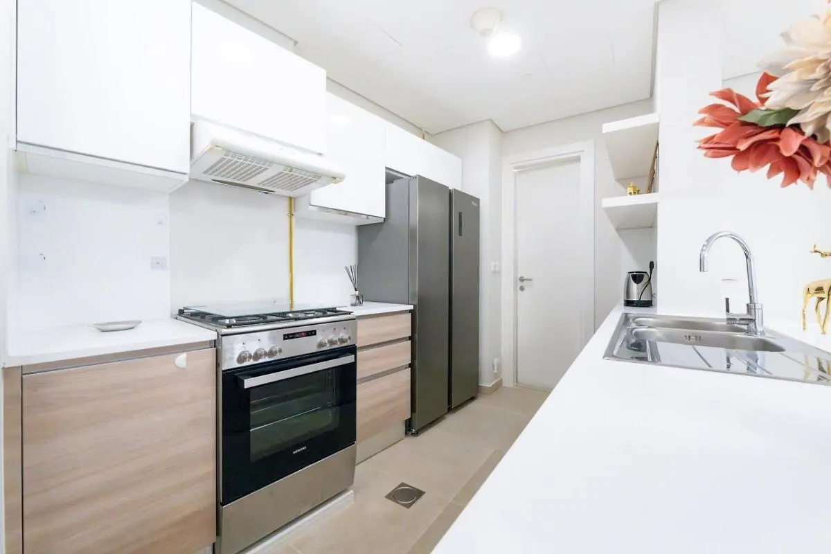 Veluxa - Renovated 1Bhk Next To Golf Apartment Dubai 0*,  United Arab Emirates