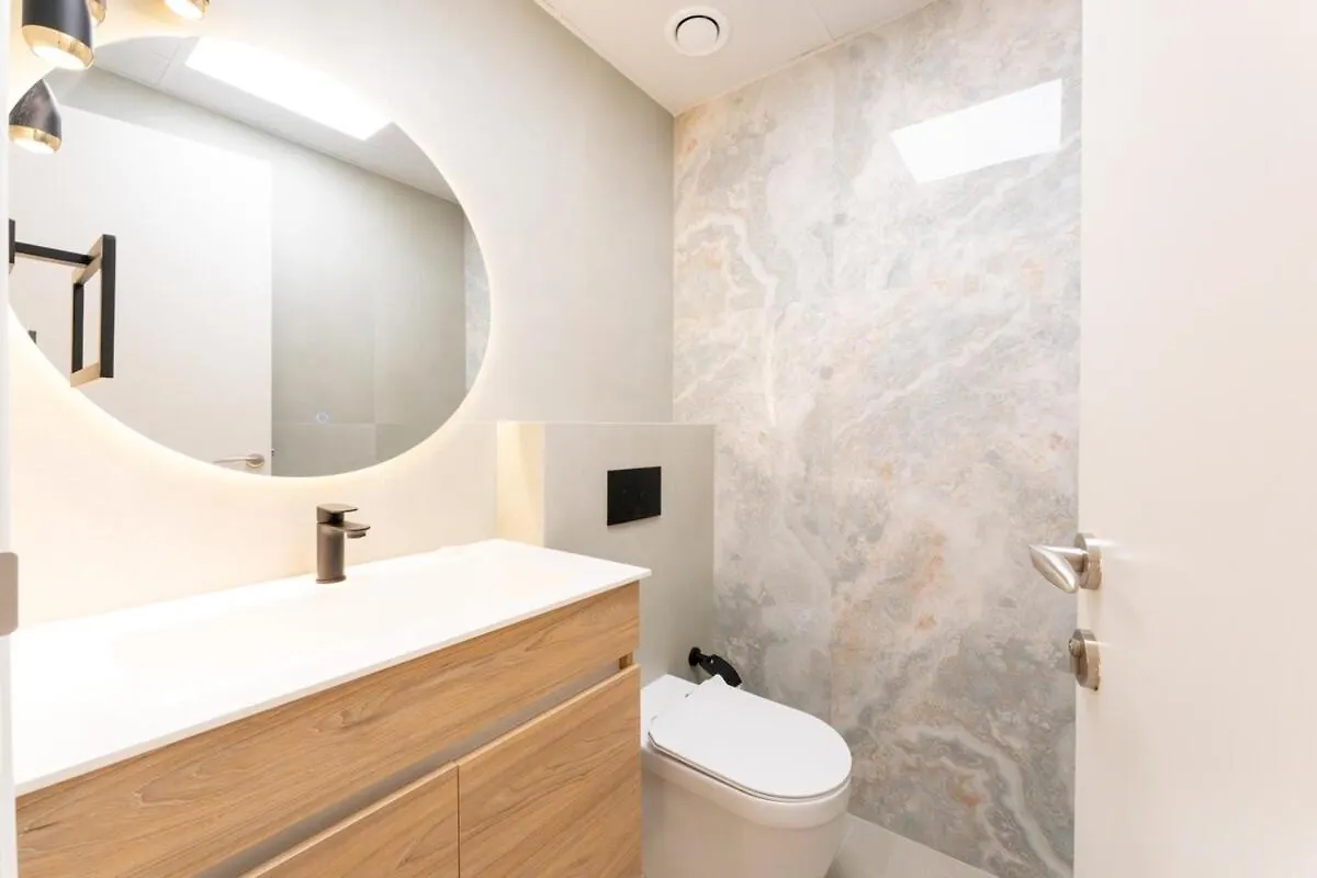 Veluxa - Renovated 1Bhk Next To Golf Apartment Dubai