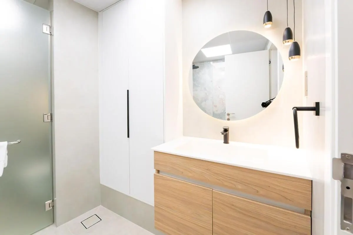 Veluxa - Renovated 1Bhk Next To Golf Apartment Dubai