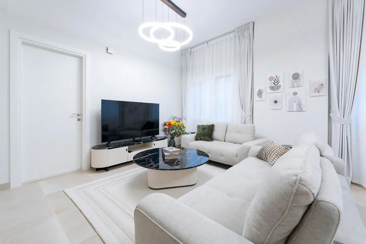 Veluxa - Renovated 1Bhk Next To Golf Apartment Dubai United Arab Emirates