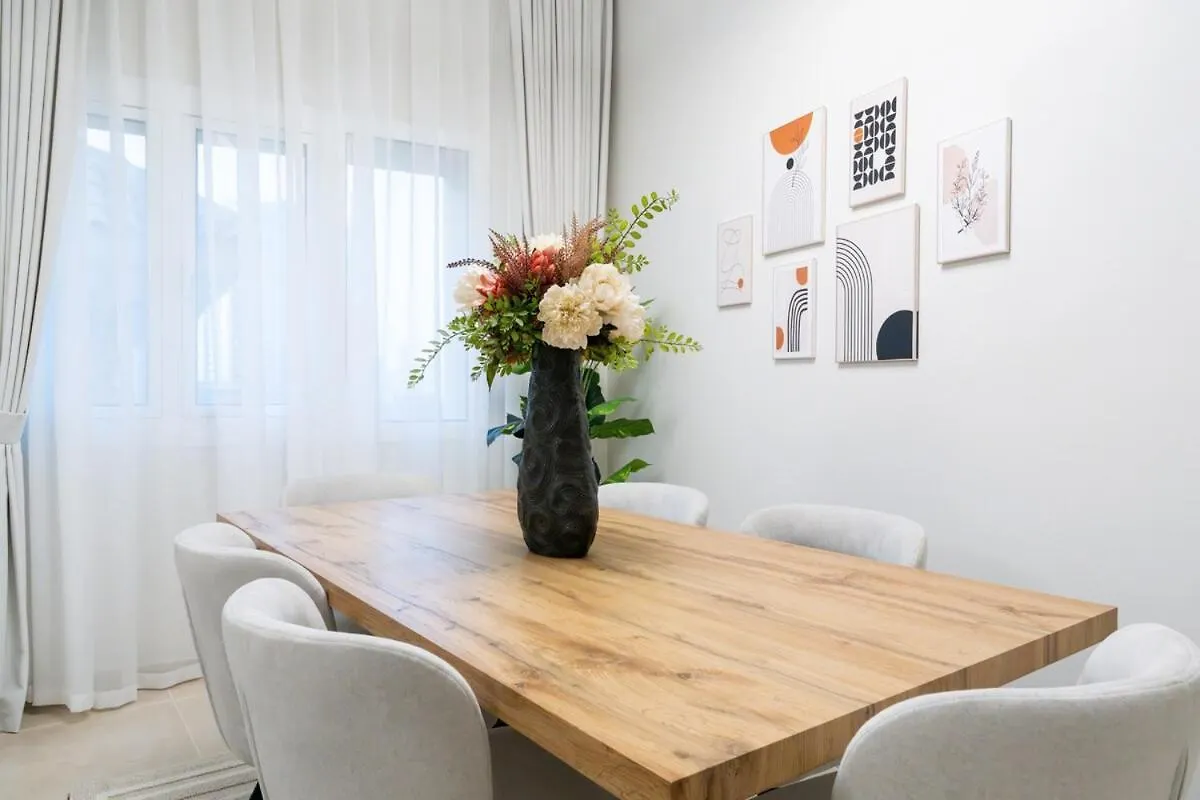 Veluxa - Renovated 1Bhk Next To Golf Apartment Dubai