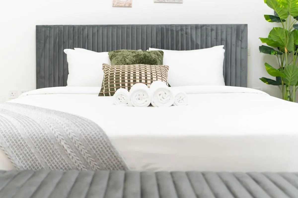 Veluxa - Renovated 1Bhk Next To Golf Apartment Dubai 0*,