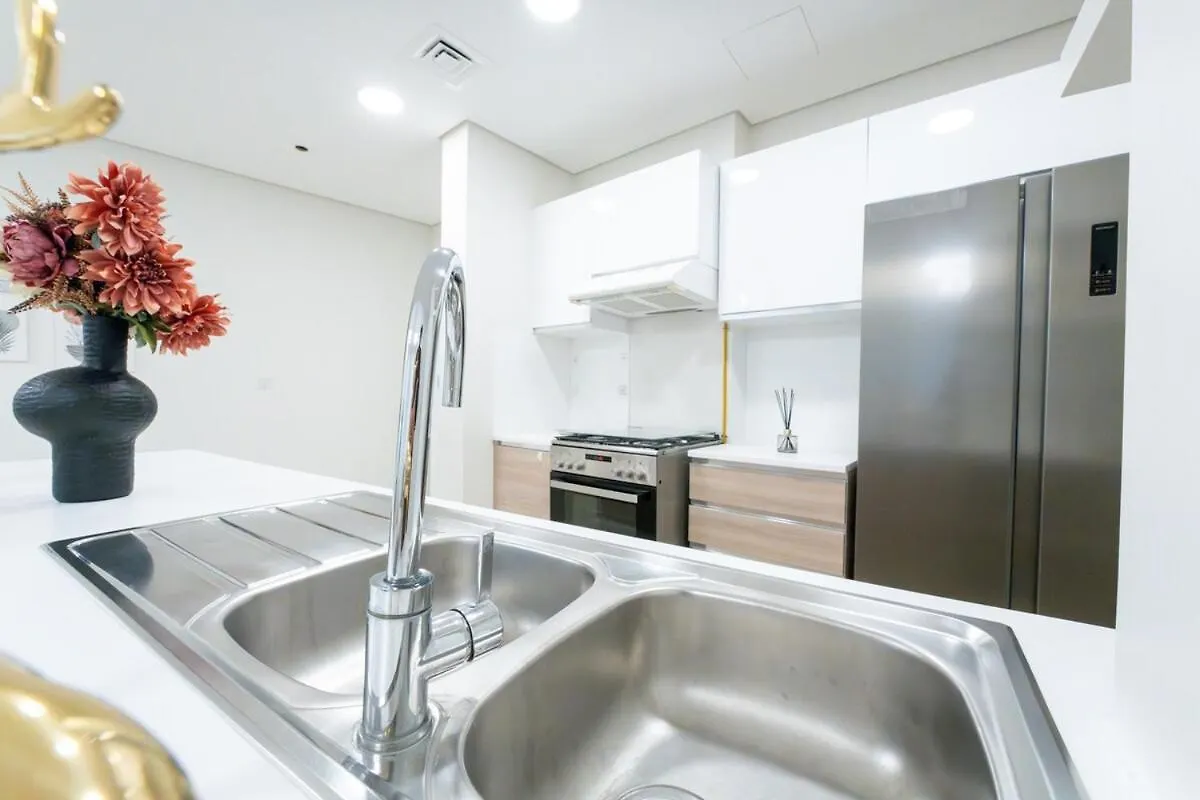Veluxa - Renovated 1Bhk Next To Golf Apartment Dubai