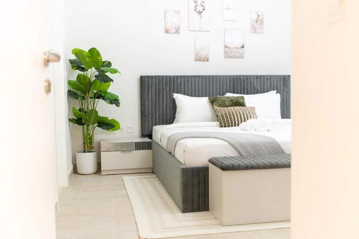 Veluxa - Renovated 1Bhk Next To Golf Apartment Dubai