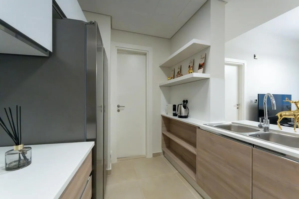 Veluxa - Renovated 1Bhk Next To Golf Apartment Dubai 0*,  United Arab Emirates