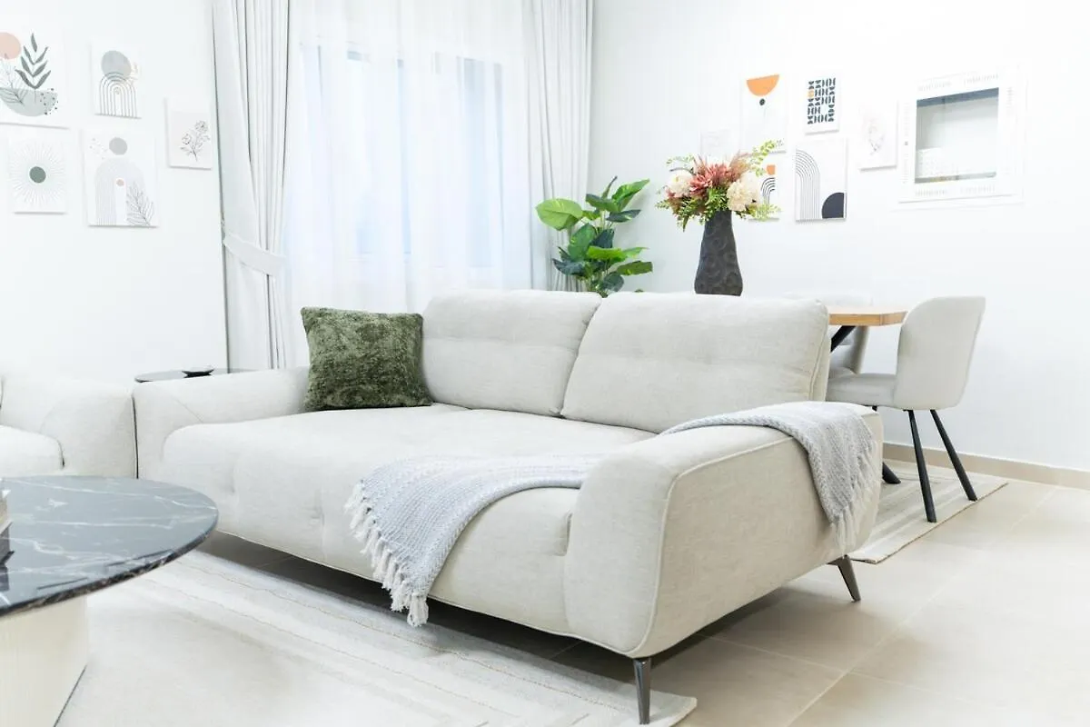 Veluxa - Renovated 1Bhk Next To Golf Apartment Dubai