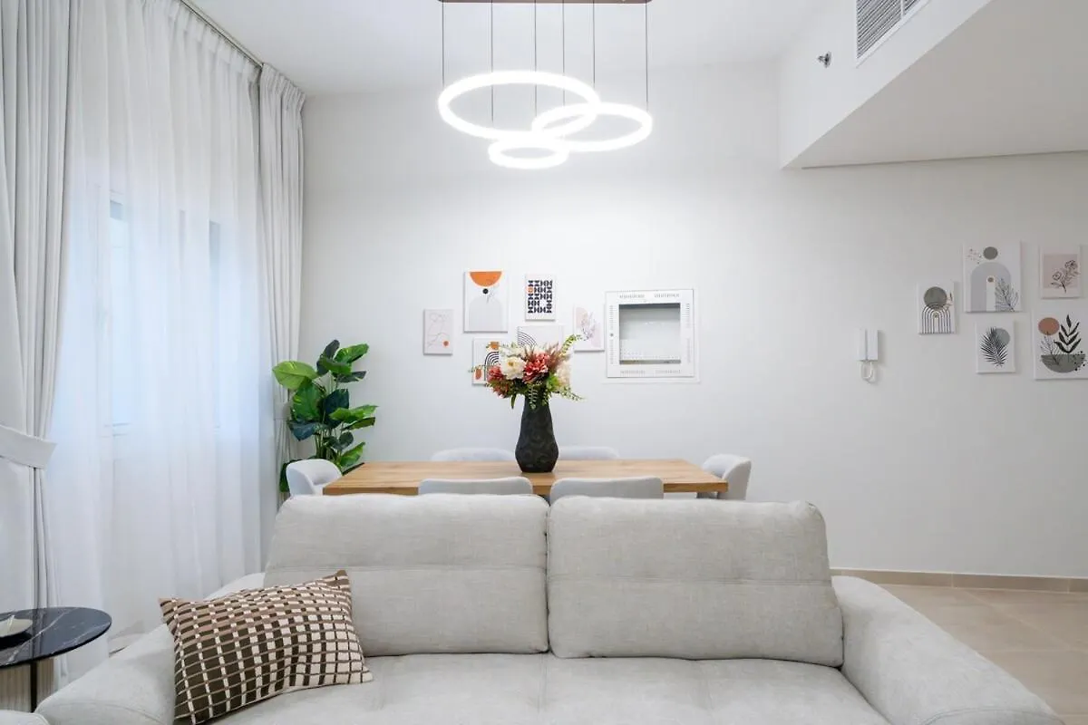 Veluxa - Renovated 1Bhk Next To Golf Apartment Dubai