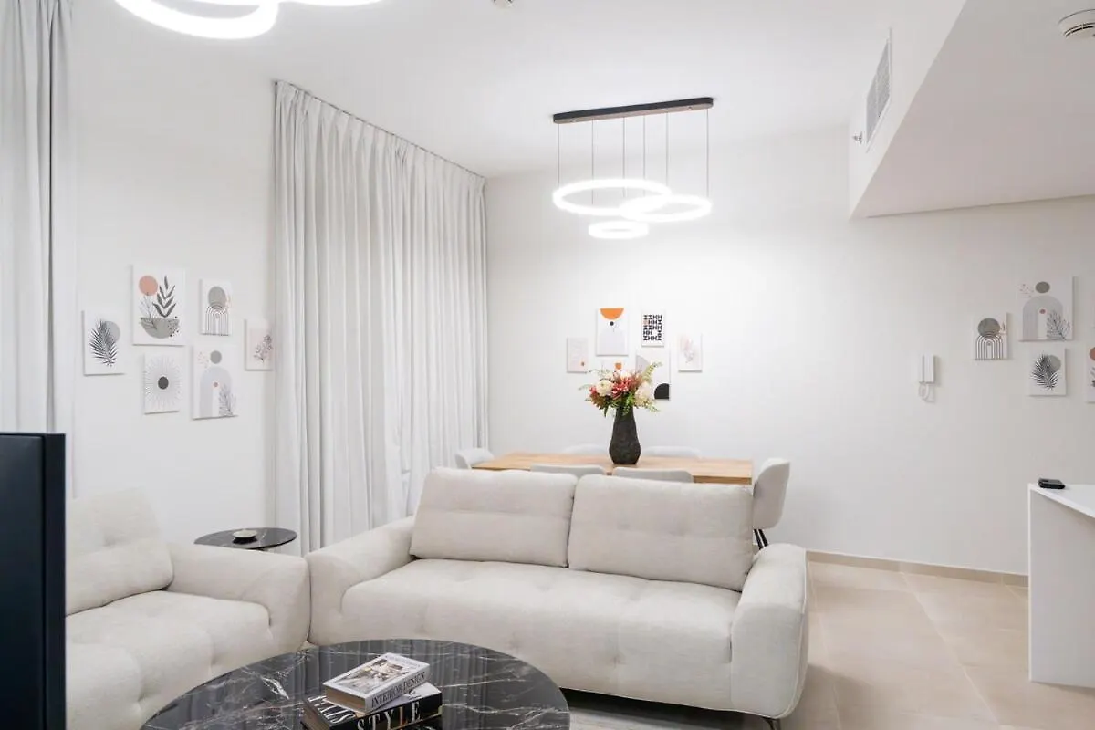 Veluxa - Renovated 1Bhk Next To Golf Apartment Dubai