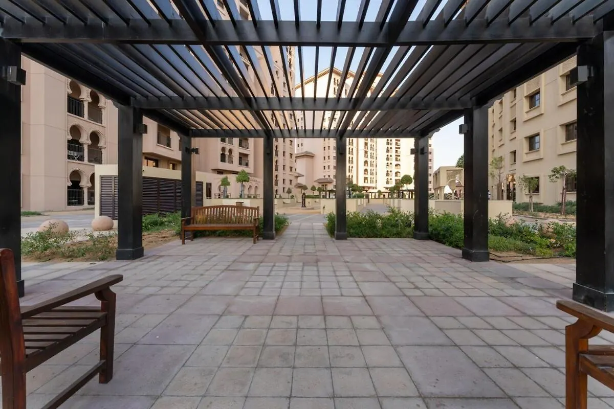 Veluxa - Renovated 1Bhk Next To Golf Apartment Dubai