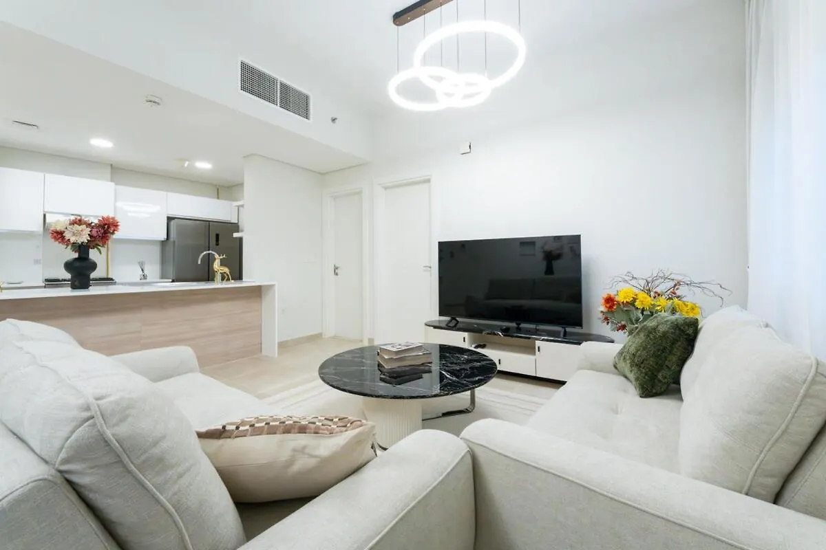 Veluxa - Renovated 1Bhk Next To Golf Apartment Dubai