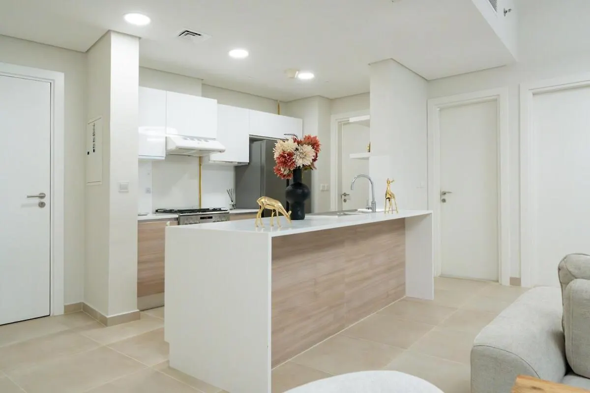 Veluxa - Renovated 1Bhk Next To Golf Apartment Dubai United Arab Emirates