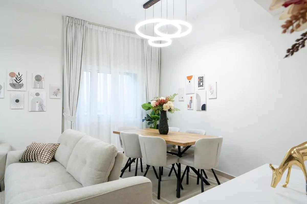 Veluxa - Renovated 1Bhk Next To Golf Apartman Dubaj